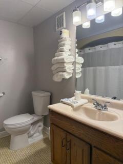 Mushroom Cap Motel - - 1