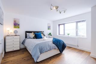 4Bedroom - 4bed - 3bath - private parking and outdoor space - 7