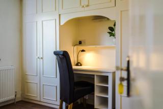 4Bedroom - 4bed - 3bath - private parking and outdoor space - 3