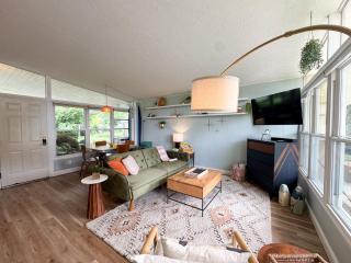 Mid-Century Modern Themed Home with Outdoor Hot Tub - Vermilion - 7