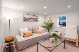 Prestigious 2 Bedrooms 2 Baths in West Point Grey - 0