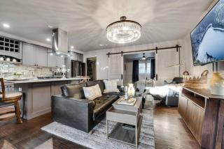 Stylish King 1 BR Suite Balcony Hot Tub - 5