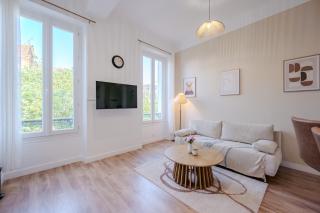 Modern and Bright 2-Room Apartment in City Center - 8