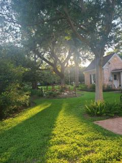 Robin's Nest- Private Suite on Elegant Grounds - Bay City - 3