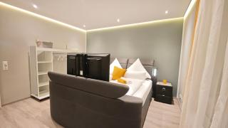 DANESSI-Familie,Business,nahe Koblenz,6 Personen,Saniert,direkte Anbindung Industriegebiet,TV Kingsize Boxspringbett - 2