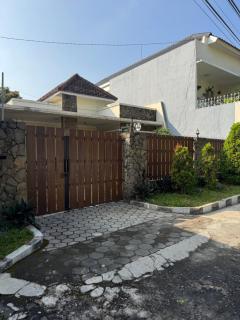 Rumah Cahaya Syariah Guesthouse - Rampal - 2