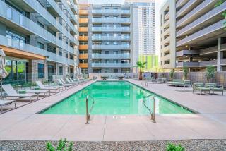 2BR Roosevelt Row Gym Pool Parking Sleeps 8 - Phoenix - 3