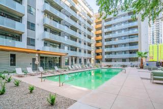 2BR Roosevelt Row Gym Pool Parking Sleeps 8 - Phoenix - 2
