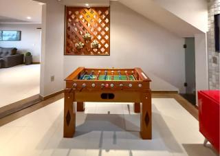 Luxo Frente Mar em 7 Qtos com Ar sendo 4 suites para até 18 pessoas, 2 Jacuzzi Aquecidas, piscina, brinquedoteca, 5min de Castelhanos - 3