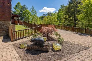 Smokies Paradise Lodge by American Patriot Getaways - 2