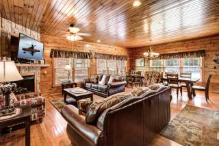 Smoky Mountain Lodge by American Patriot Getaways - 5