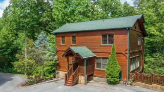 Smoky Mountain Lodge by American Patriot Getaways - 4