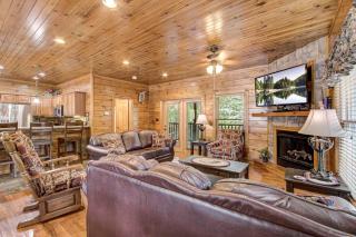 Smoky Mountain Lodge by American Patriot Getaways - 3