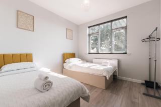 Central 2 Bed Apartment Perfect for Long and Short Stays - 8