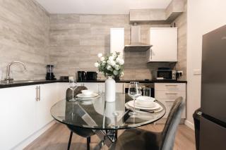 Shirley 2 Bed Apartment - Southampton - 2