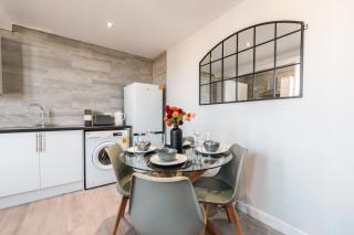 Central 3 Bed Apartment Southampton Perfect for Short & Long Stay Close to Shops - 1