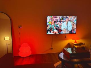 RB house 2 min walk metro guting 55 inch smart TV 3 floors Lo-fi style house - Taipei - 3