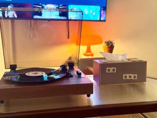 RB house 2 min walk metro guting 55 inch smart TV 3 floors Lo-fi style house - Taipei - 1