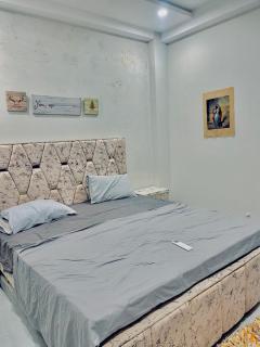 Comfy hushed space 1 wud love - Islamabad - 7