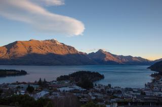 Villa De Luxe, a Relax it's Done luxury holiday home - Queenstown - 9