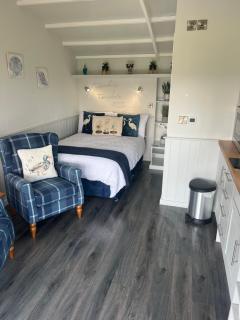 Capledrae Farmstay Shepherds Huts - Cardenden - 8