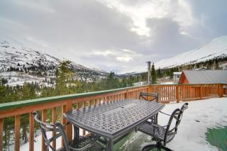 Stunning Alaskan Getaway with River and Mtn Views - Eagle River - 0