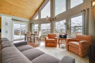 Stunning Alaskan Getaway with River and Mtn Views - Eagle River - 5
