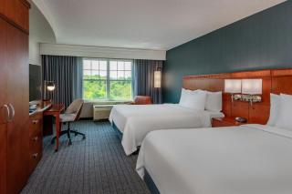 Courtyard Hadley Amherst - 4