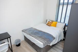 3-Bed House by Abbey Wood Station - 2