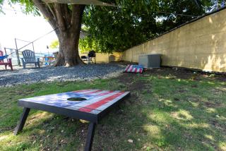 Casa Lula Beach Retreat - Fenced backyard - 5