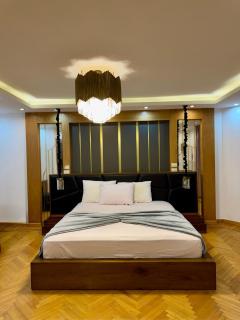 ALEX HOMES - Gleem Royal Plaza Luxury Apartments Direct Sea View - 1