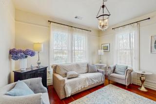 Lilac Victorian Upstairs - Eureka - 0