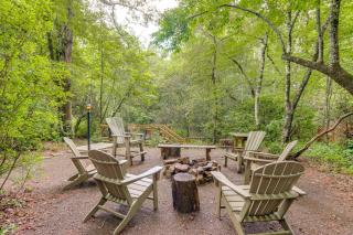 Drifting Feather Mountain Cabin Waterfront Deck - 8