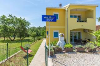 Apartments Rondine - Karigador - 0