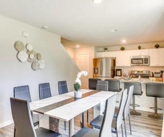 Cozy Villa with Private Garden, Pet Friendly, 14 Guest - 1