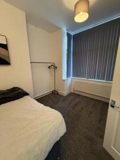 Hidden Gem - 4 Bedroom Home - Longbridge - 7