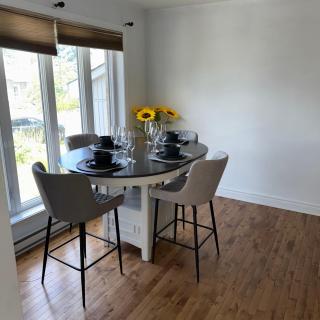 Chambre queen near Montreal - 2