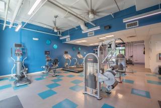 Luxurious 3BD - Gym, W-D, Parking - Sleeps 8 - 2