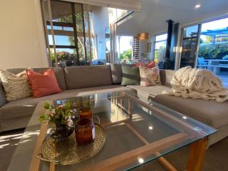 Large Mt Maunganui Family Villa - 9