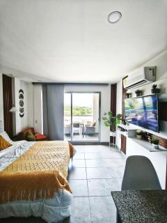 Modern suite steps from the sea - 0