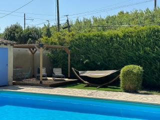CHARMANT LOGEMENT AVEC PISCINE EN PROVENCE au premier étage d une villa - Tarascon - 8