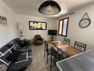 CHARMANT LOGEMENT AVEC PISCINE EN PROVENCE au premier étage d une villa - Tarascon - 6