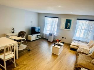Lovely Quiet Spacious Apartment by Hyde Park - 2