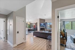 Fully Reno Condo Vaulted Ceiling and Tennis U007 - 1