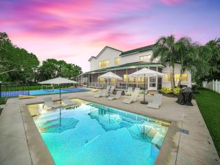 6BR Lakefront Home w Pool Pickleball More - 7