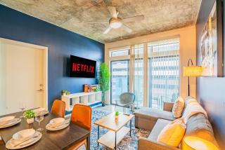 Calm 2BD - Central DT - Gym, Pool, Parking - Sleep 8 - 0