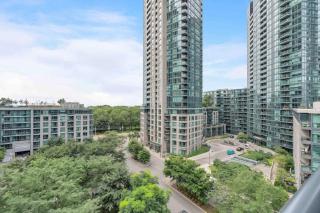 Stylish Condo with Private Patio in Fortyork - 7