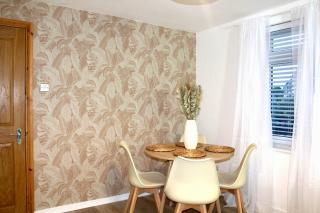 2 Bed Ground Floor, Boho Chic Garden Flat with Parking - 7