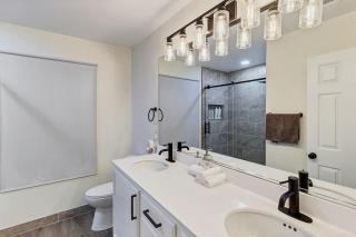 24hr Host - New Renovated House Near Airport U025 - 9