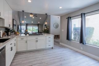 Waterfront Townhouse w Pond & Fire Pit U015 - 4